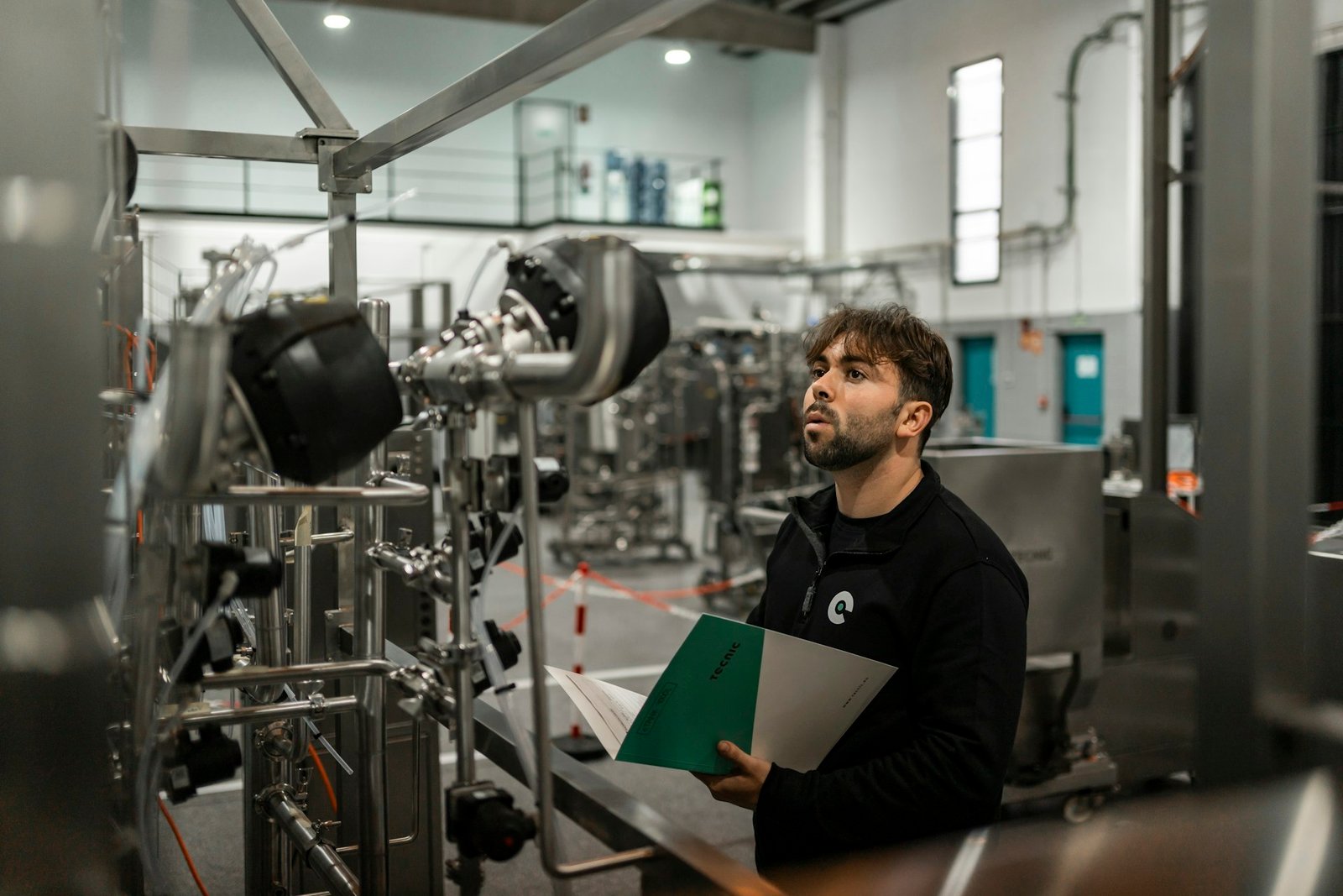 Equipe técnica da Inspecione em campo, planejando rota de monitoramento